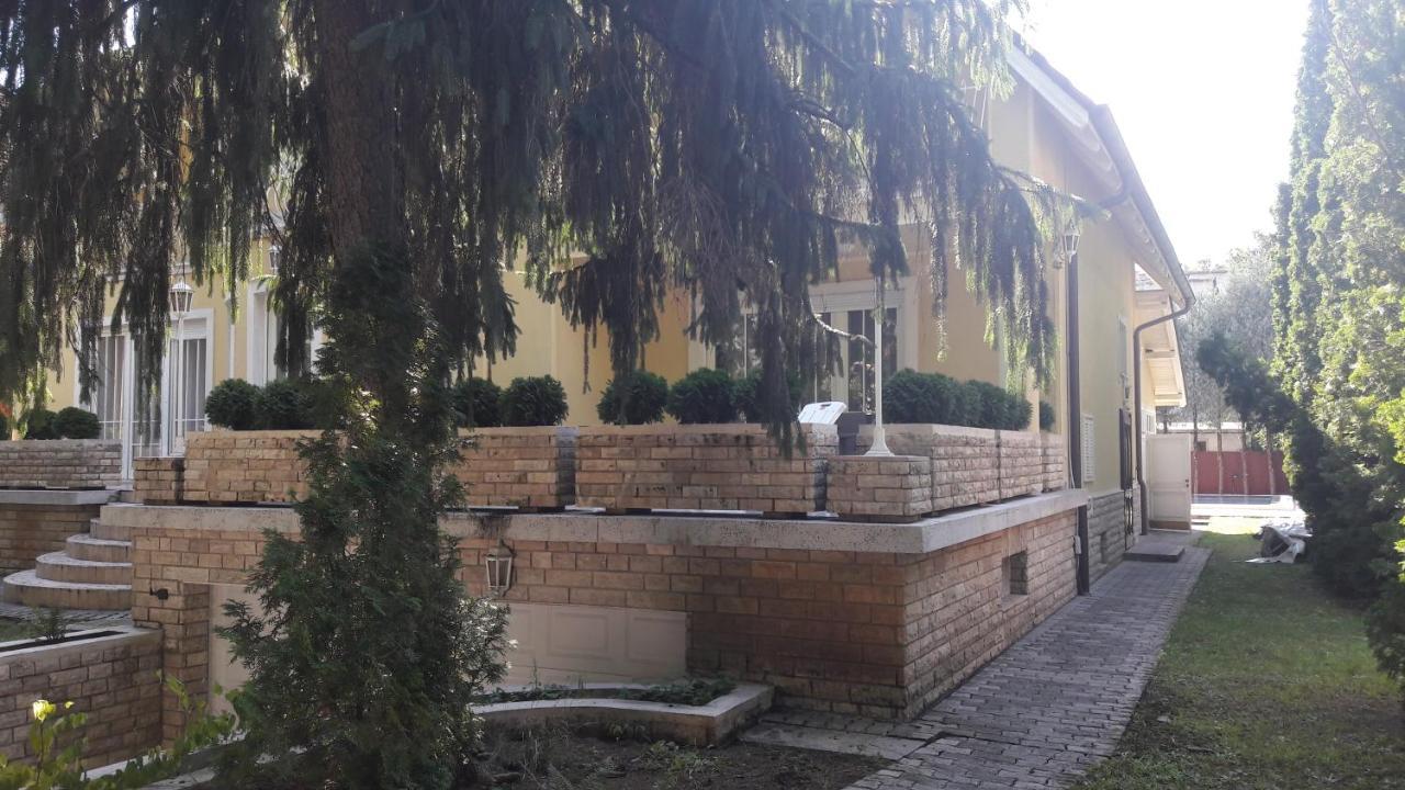 Bed and Breakfast Pero Panzio Debrecen Exterior foto